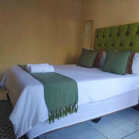 Genesis Guesthouze Hotel Бела Бела Екстериор снимка