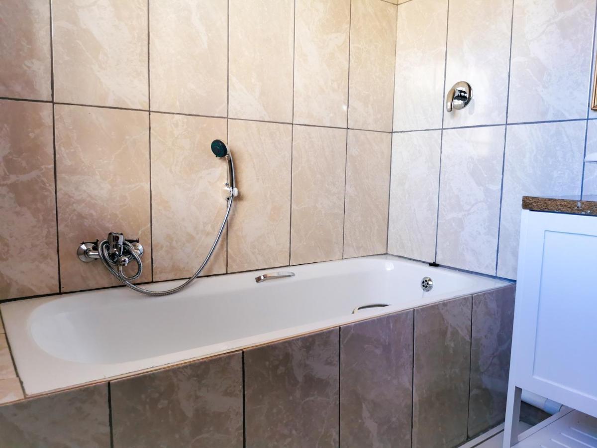 Genesis Guesthouze Hotel Бела Бела Екстериор снимка