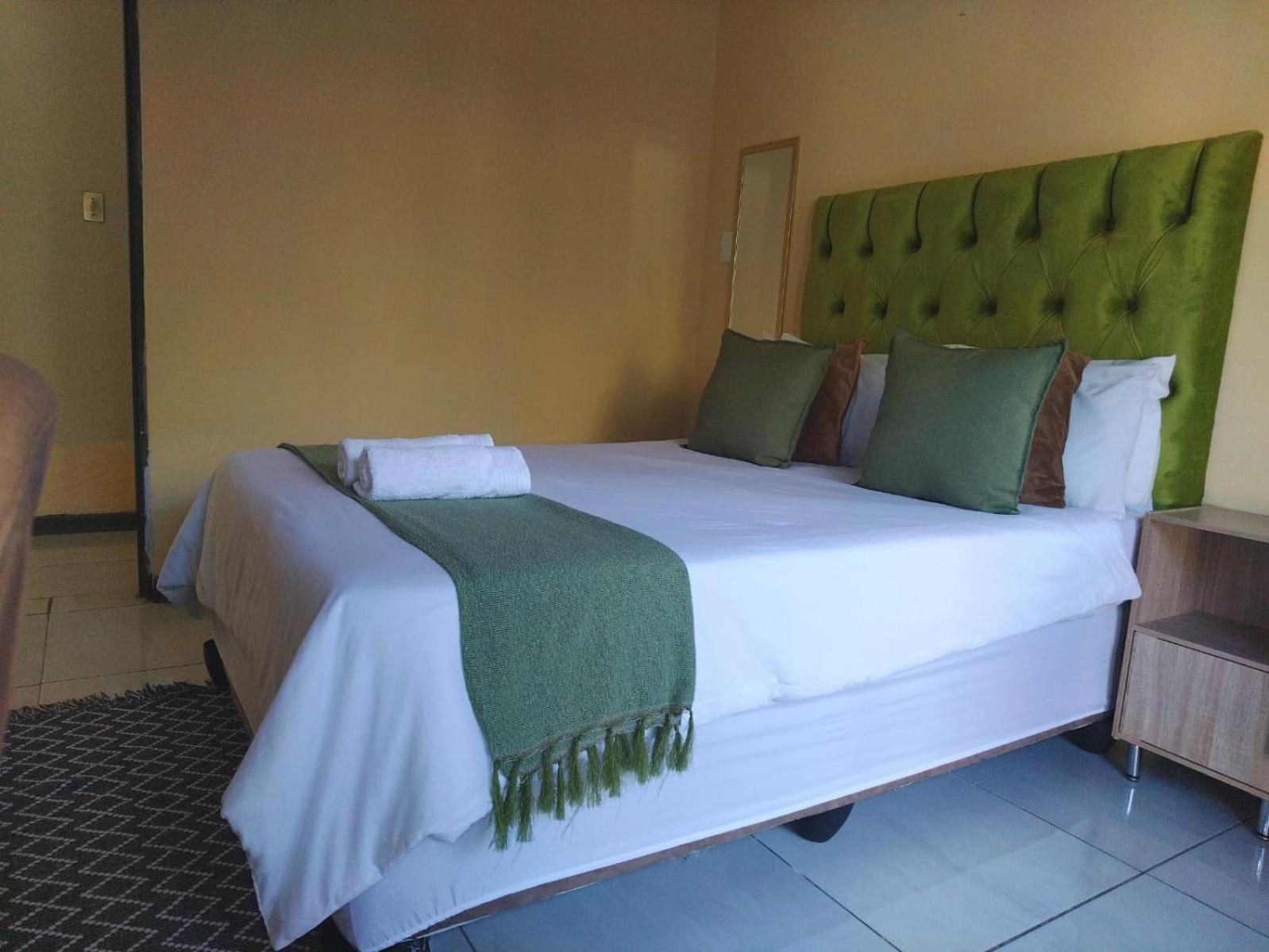 Genesis Guesthouze Hotel Бела Бела Екстериор снимка
